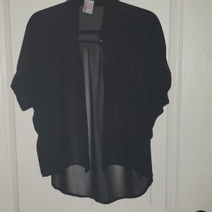 Short Sleeve Button-Up Blouse!